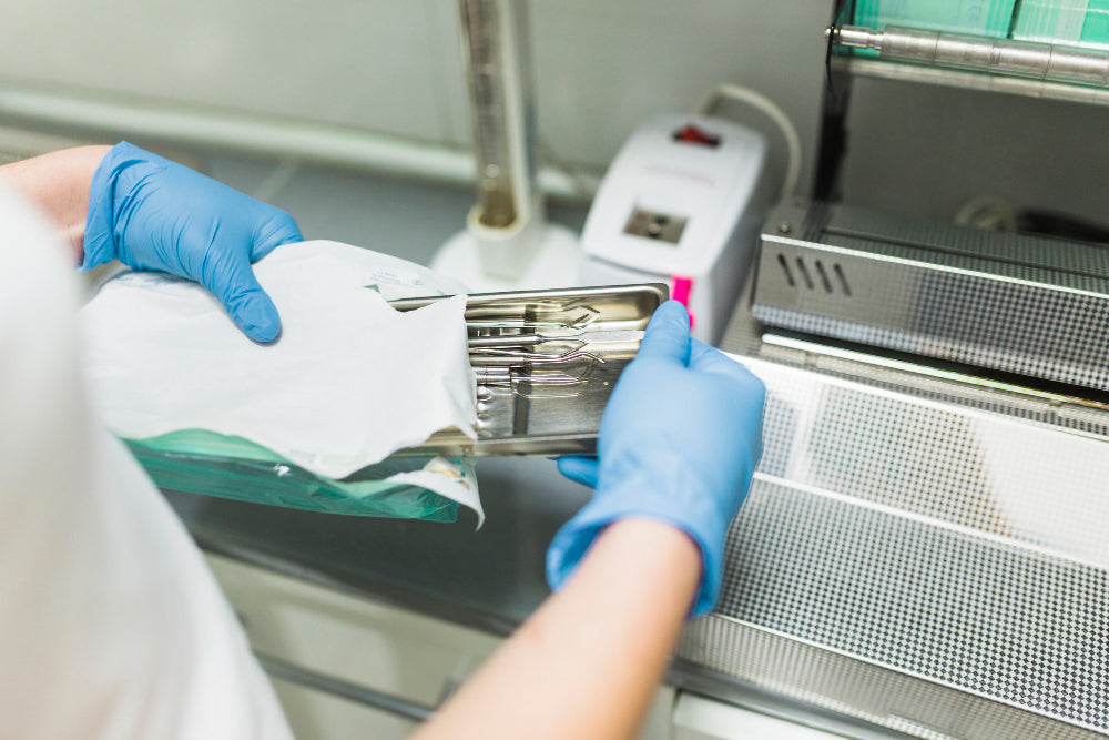 Esterilización en el Laboratorio: Un Pilar Fundamental de la Bioseguridad y la Fiabilidad Científica