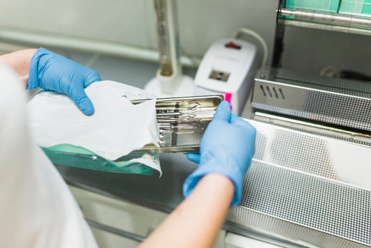 Esterilización en el Laboratorio: Un Pilar Fundamental de la Bioseguridad y la Fiabilidad Científica