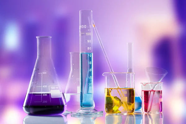 ¿Qué es una probeta y cuál es su función en el laboratorio? - Mercalab