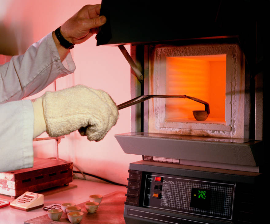 El Horno de Mufla: El Fuego Controlado de la Ciencia