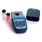 Hach DR 900 colorimeter con dos viales de muestra, uno con líquido rojo.
