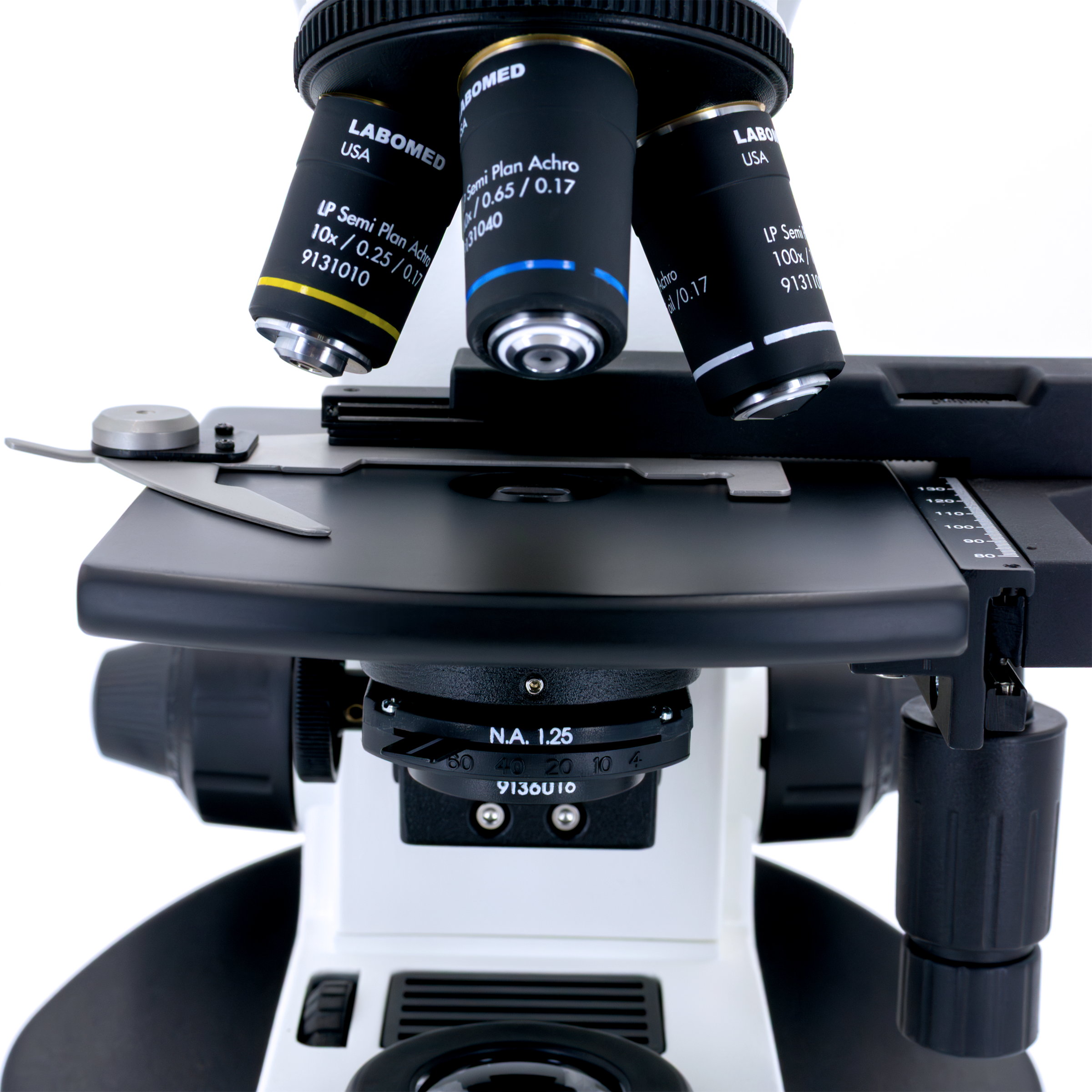MICROSCOPIO BINOCULAR LABOMED 9135006 CXL SEMI PLAN ACROMÁTICO CON RANGO DE AUMENTO 40X A 1,000X