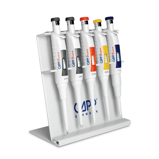 MICROPIPETAS EN KIT CAPP BRAVO INCLUYE 3 MICROPIPETAS BRAVO A ELECCIÓN, SOPORTE C-05, TRES RACKS DE PUNTAS CAPP EXPELL ESTÁNDAR Y TEMPORIZADOR - Mercalab