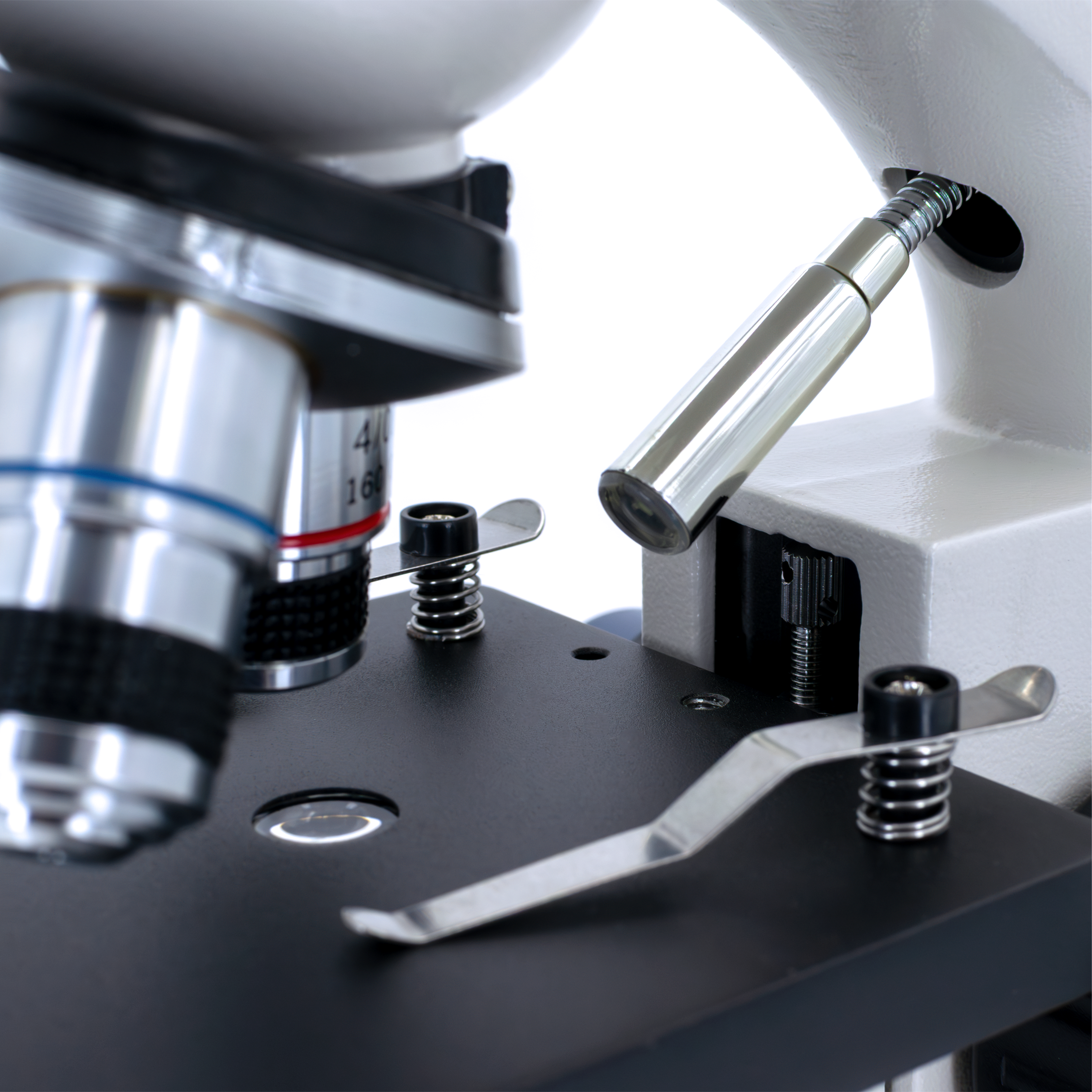 MICROSCOPIO MONOCULAR NOVEL AS-1 ACROMÁTICO CON RANGO DE AUMENTO 40X A 400X